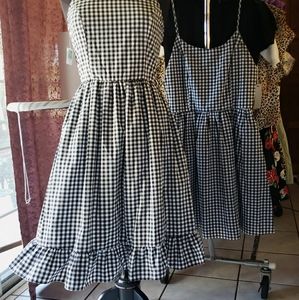 Retro rockabilly gingham dress with pockets